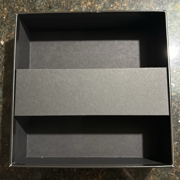 Dolce & Gabbana empty "Devotion" box - Picture 11 of 13